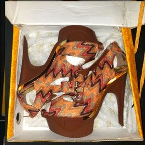 5" Tribal print platform heels